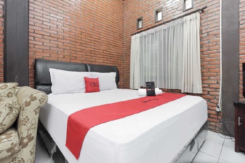 RedDoorz @ Cilandak Timur - Oda
