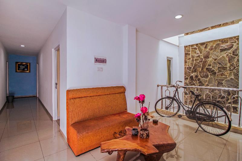 RedDoorz near Cilandak Town Square - Lobi