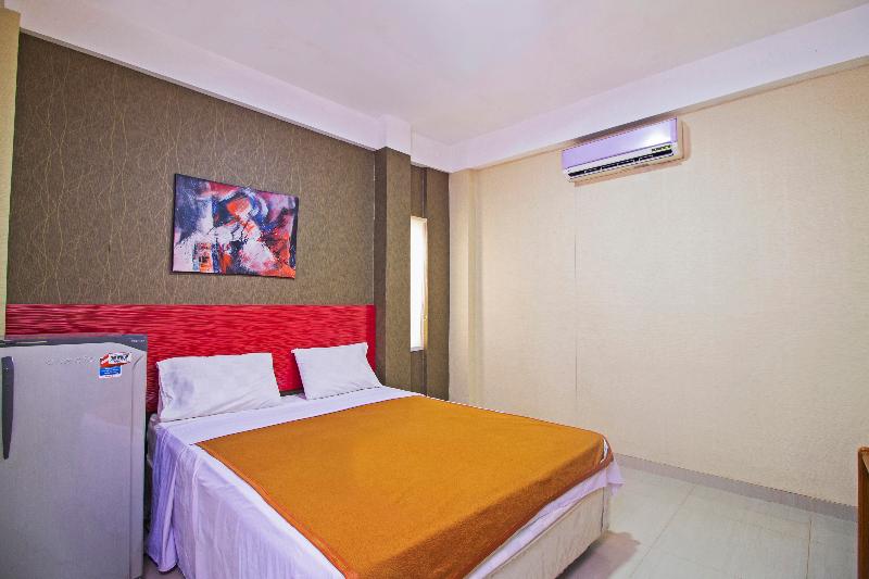 RedDoorz near Cilandak Town Square - Oda