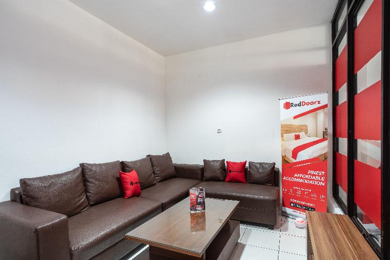 RedDoorz near Eka Hospital BSD City - Lobi