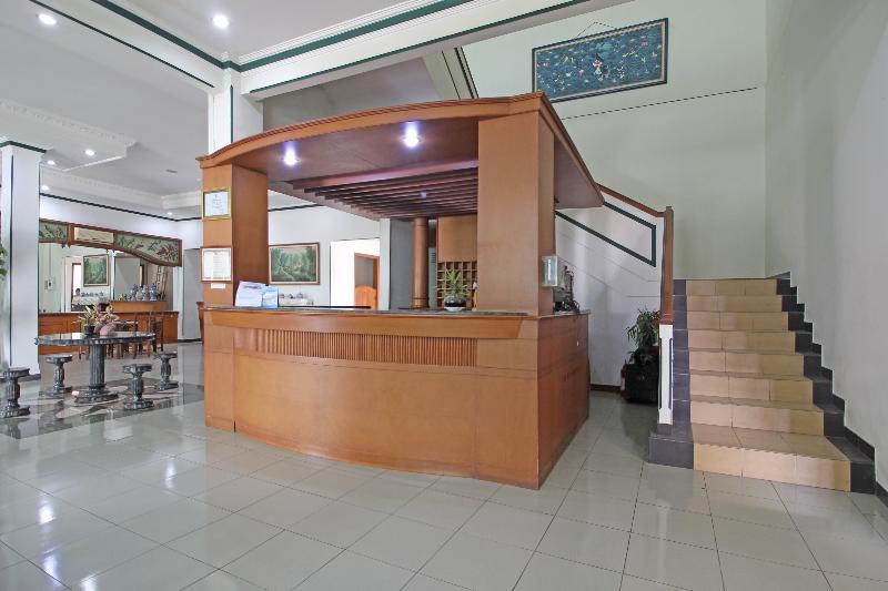 RedDoorz near XT Square Yogyakarta - Lobi