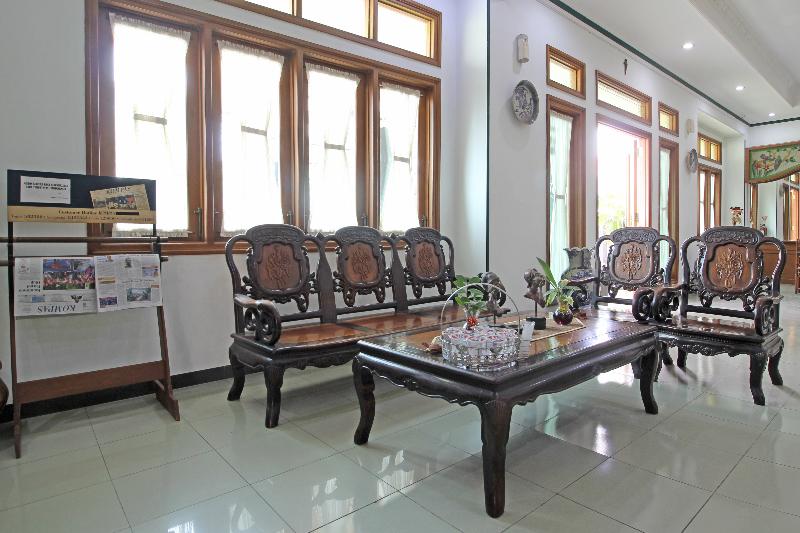 RedDoorz near XT Square Yogyakarta - Lobi