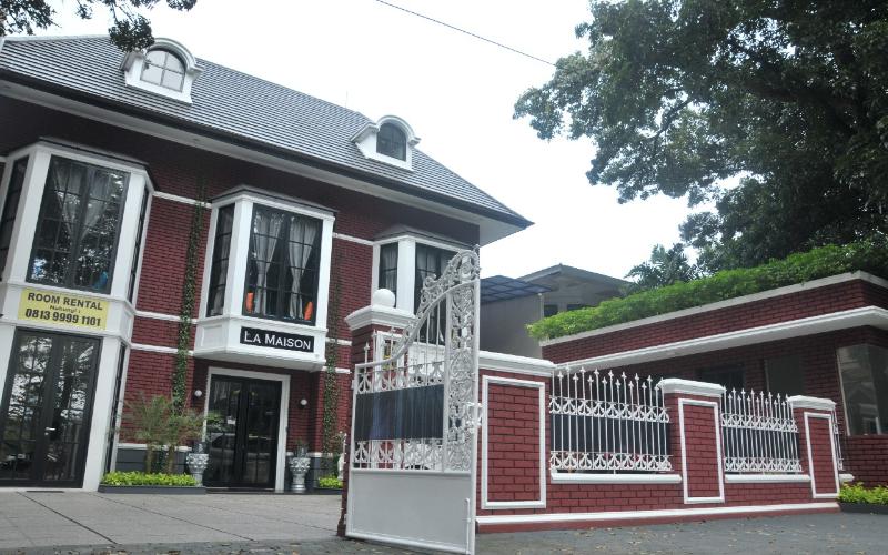 RedDoorz Premium near RS Pondok Indah La Maison - Genel
