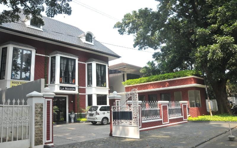 RedDoorz Premium near RS Pondok Indah La Maison - Genel