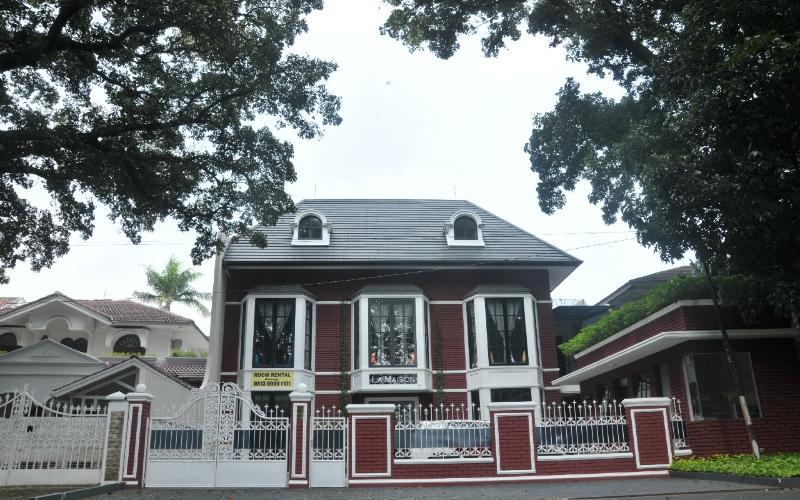 RedDoorz Premium near RS Pondok Indah La Maison - Genel