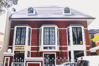 RedDoorz Premium near RS Pondok Indah La Maison fotoÄŸrafÄ±