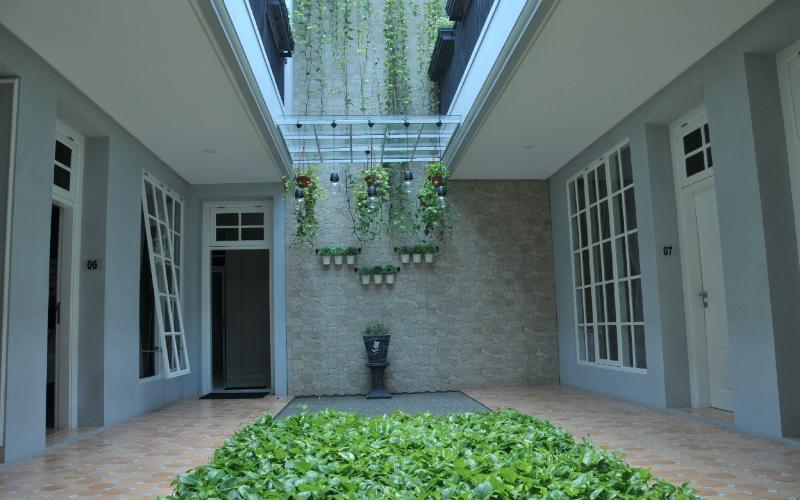 RedDoorz Premium near RS Pondok Indah La Maison - Genel