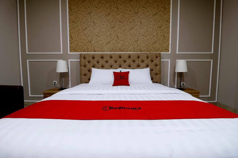 RedDoorz Premium near RS Pondok Indah La Maison - Oda