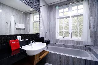RedDoorz Premium near RS Pondok Indah La Maison fotoÄŸrafÄ±