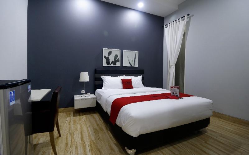 RedDoorz Premium near RS Pondok Indah La Maison - Oda