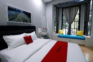 RedDoorz Premium near RS Pondok Indah La Maison fotoÄŸrafÄ±