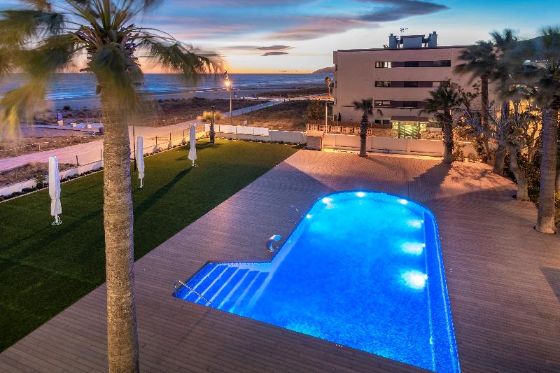 Apartamentos Playa De Castelldefels - Havuz