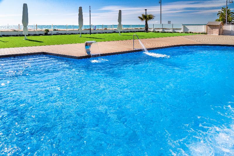 Apartamentos Playa De Castelldefels - Havuz