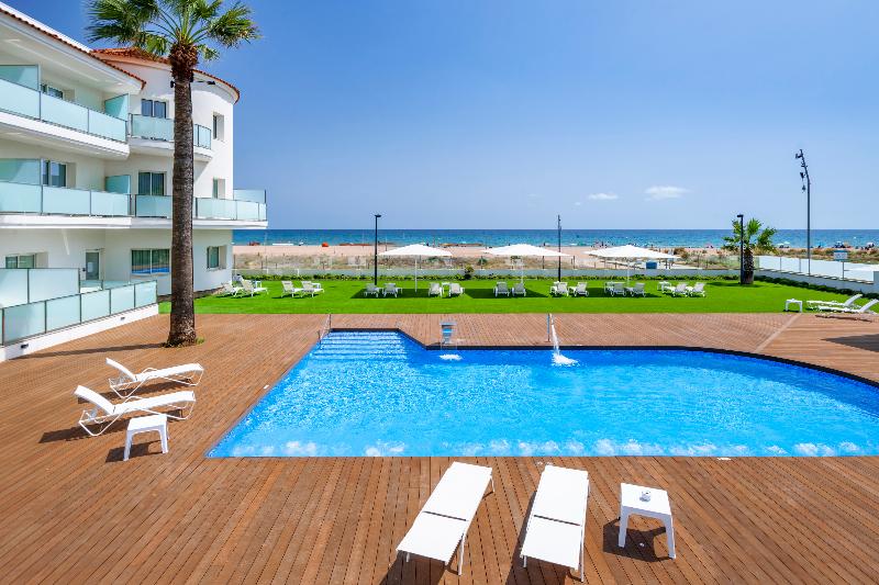 Apartamentos Playa De Castelldefels - Havuz