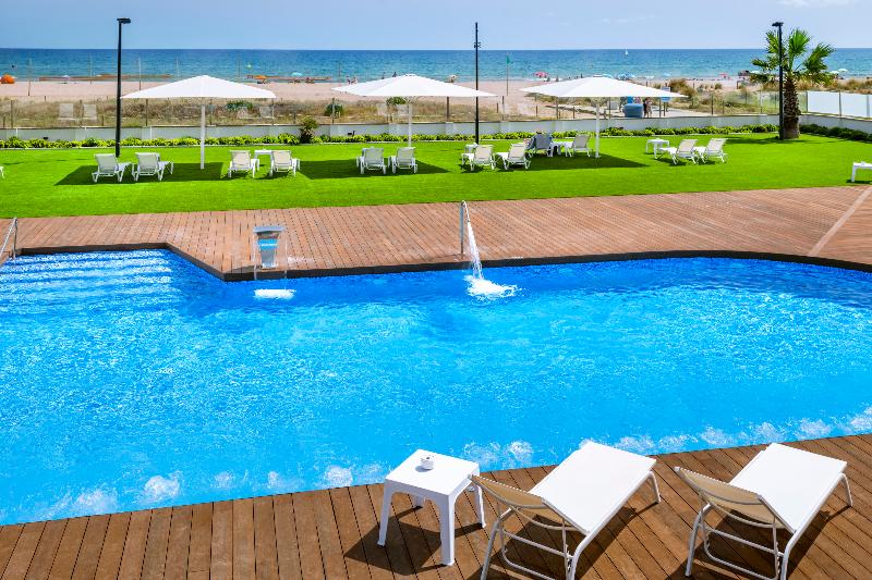 Apartamentos Playa De Castelldefels - Havuz