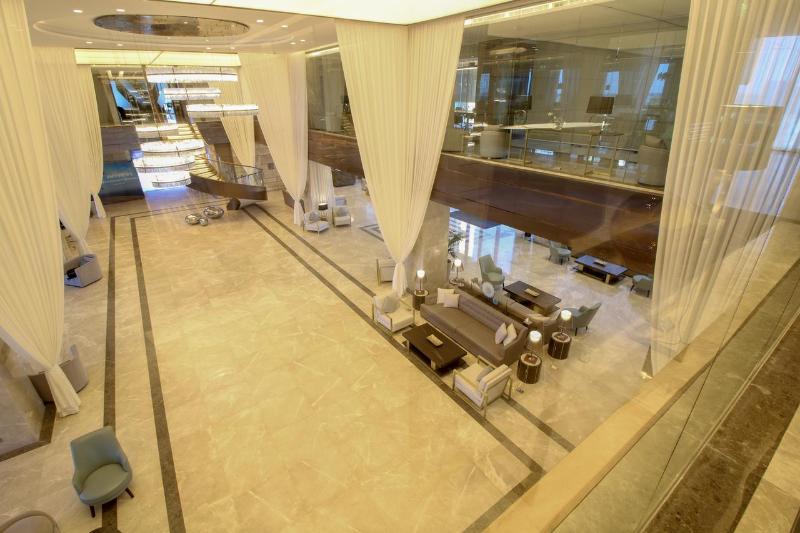 Views Hotel & Residences - Lobi