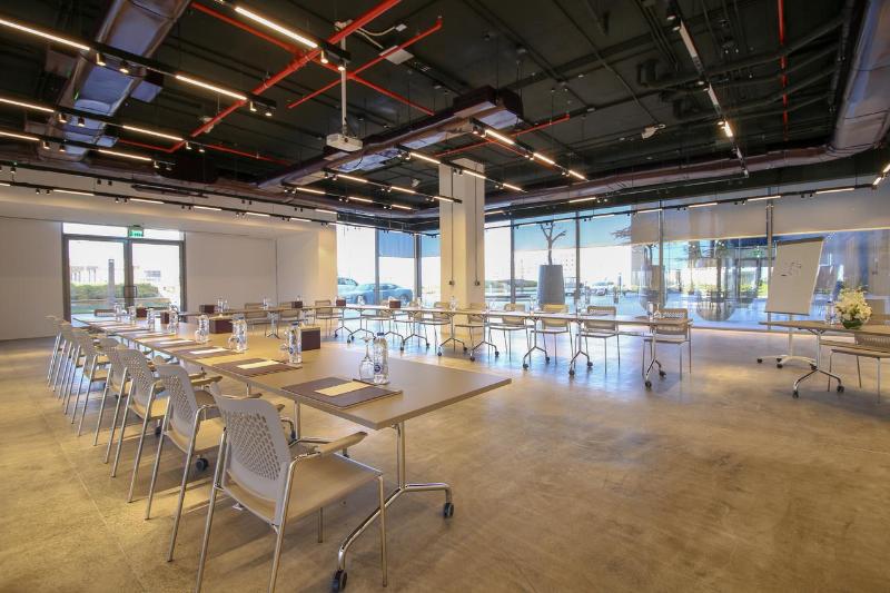 Views Hotel & Residences - Toplantı