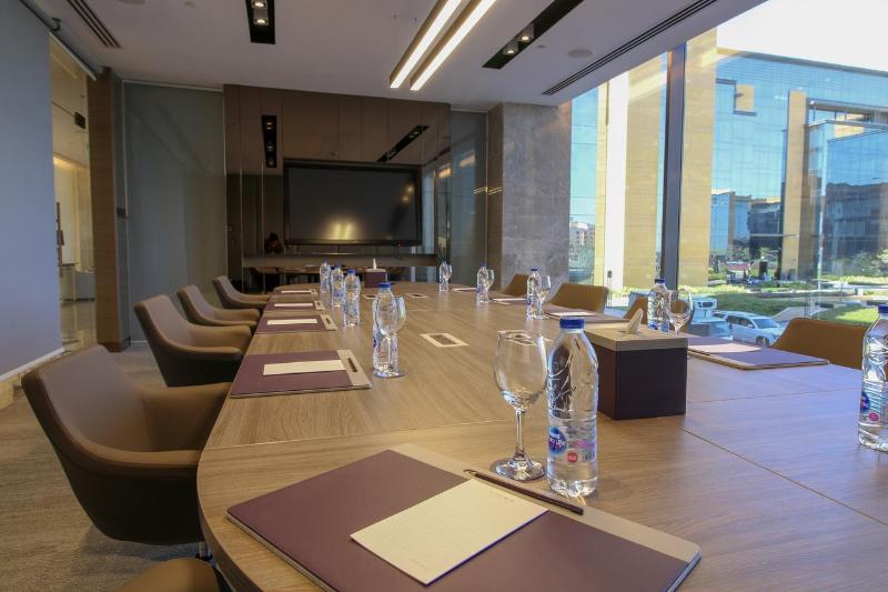 Views Hotel & Residences - Toplantı