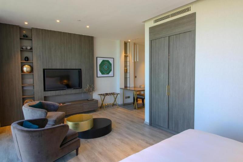 Views Hotel & Residences - Oda