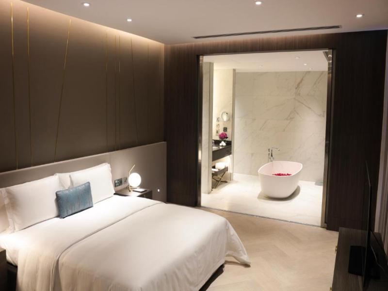 Views Hotel & Residences - Oda