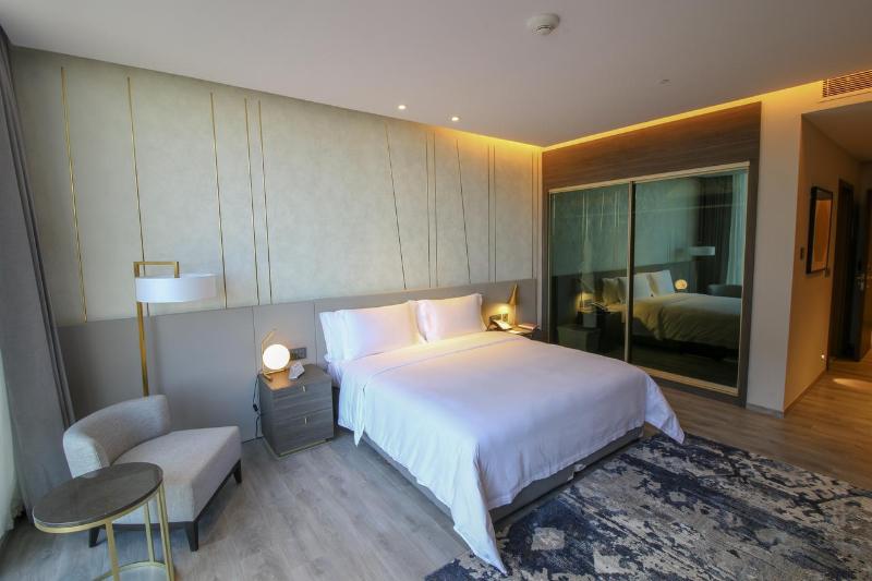 Views Hotel & Residences - Oda