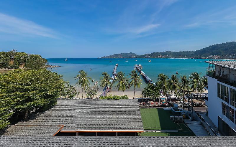 LIV Hotel Phuket Patong Beachfront - Plaj