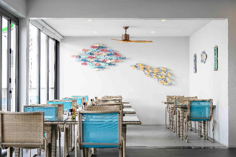 LIV Hotel Phuket Patong Beachfront - Restoran