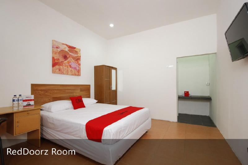 RedDoorz Plus near Plaza Indonesia - Oda