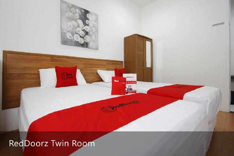 RedDoorz Plus near Plaza Indonesia - Oda