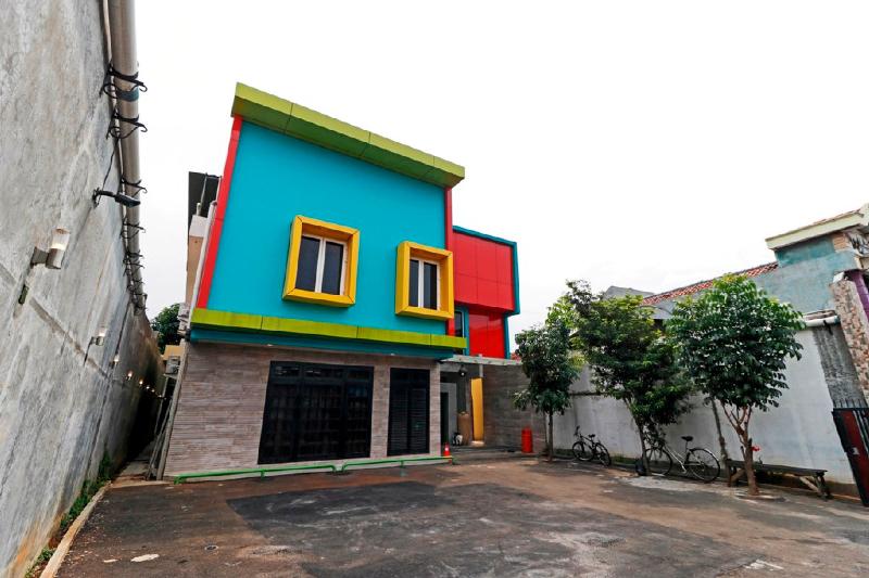 RedDoorz Plus near Halim Perdanakusuma 2 - Genel