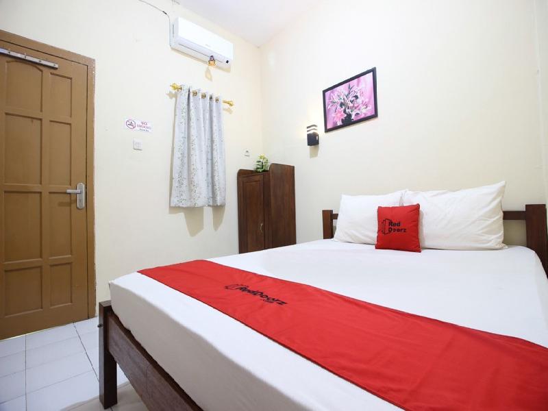 RedDoorz @ Jalan Parangtritis - Oda