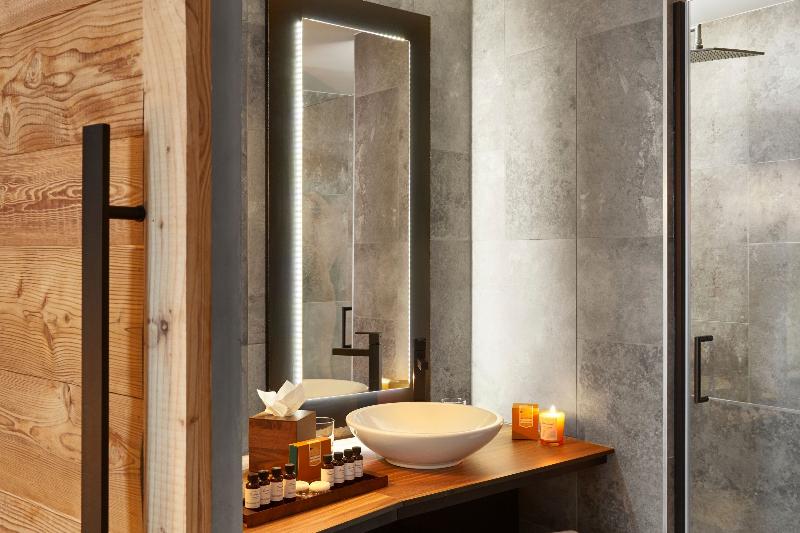 Ecrin Blanc Courchevel Resort - Oda
