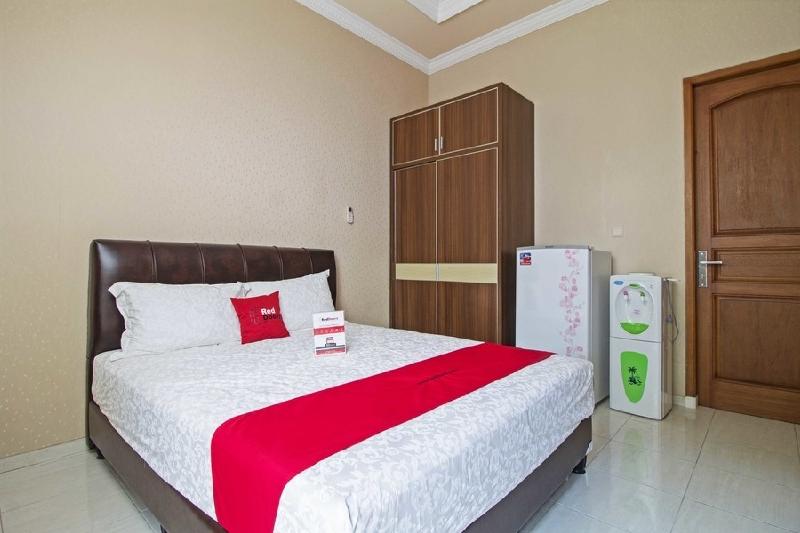 RedDoorz Syariah near Mercu Buana University - Genel