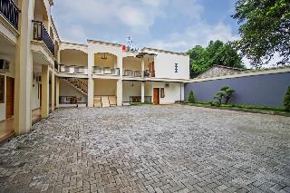 RedDoorz Syariah near Mercu Buana University otel fotoğrafı