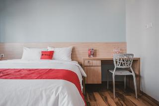 RedDoorz Plus @ Karet Pedurenan 3 otel fotoğrafı