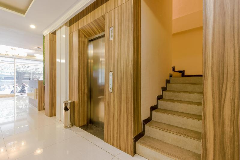 RedDoorz Plus @ Thamrin - Lobi