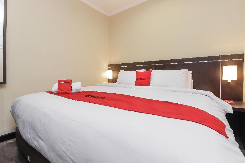 RedDoorz Plus @ Thamrin - Oda