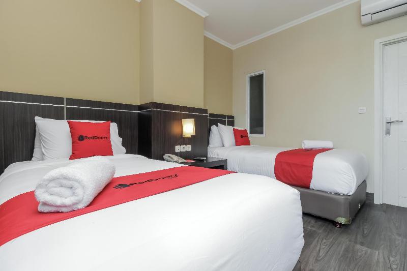 RedDoorz Plus @ Thamrin - Oda