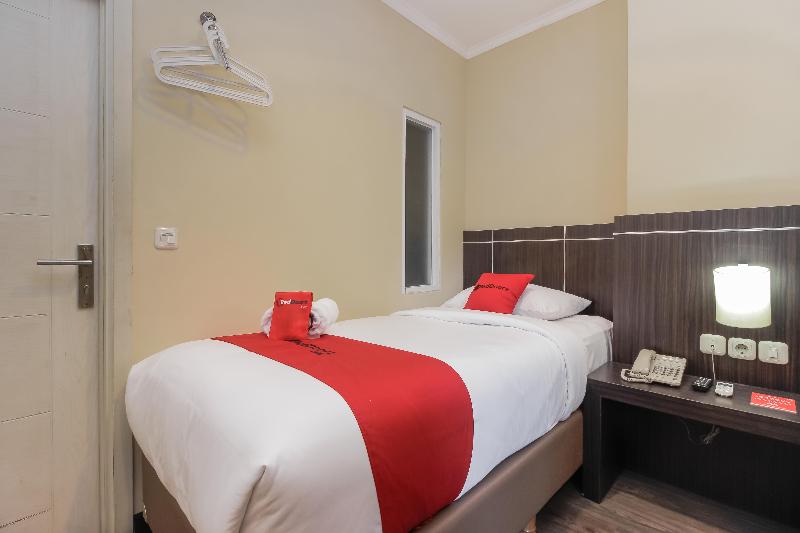 RedDoorz Plus @ Thamrin - Oda