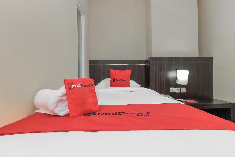 RedDoorz Plus @ Thamrin - Oda