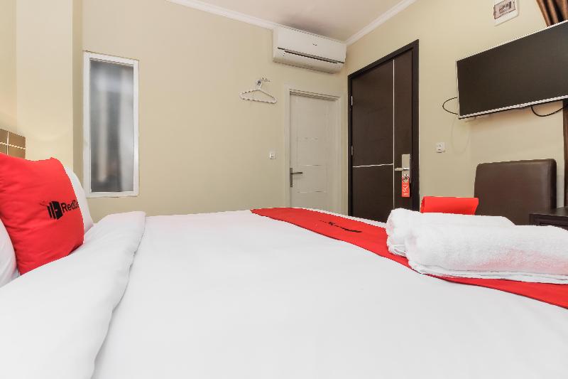 RedDoorz Plus @ Thamrin - Oda