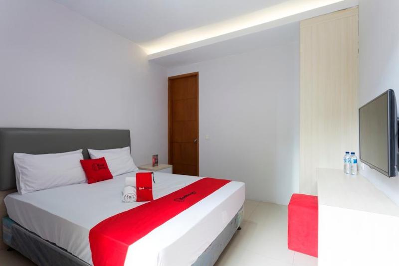 RedDoorz Plus near Cilandak Town Square 2 - Oda