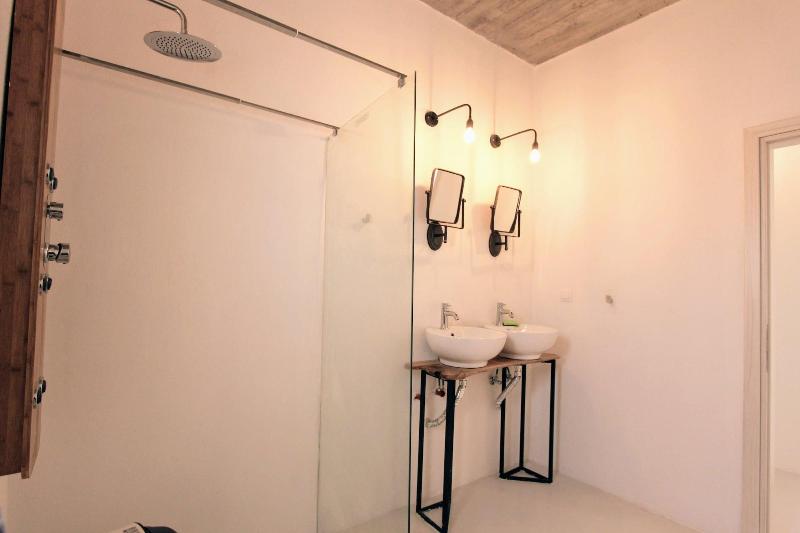 Mesanto Luxury Suites - Oda