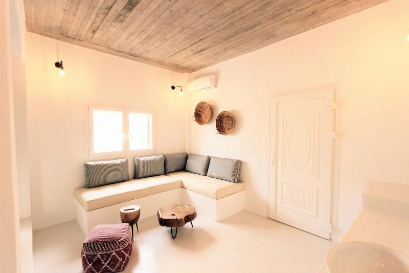 Mesanto Luxury Suites - Oda