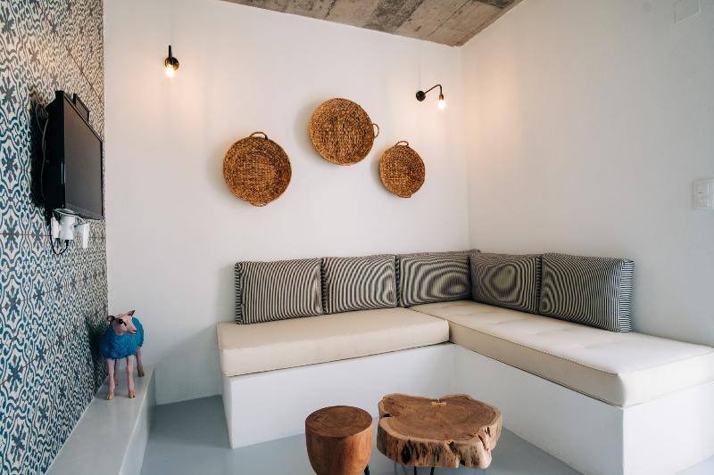 Mesanto Luxury Suites - Oda