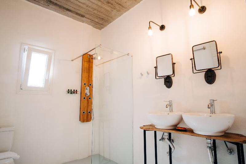 Mesanto Luxury Suites - Oda