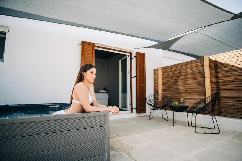 Mesanto Luxury Suites - Oda