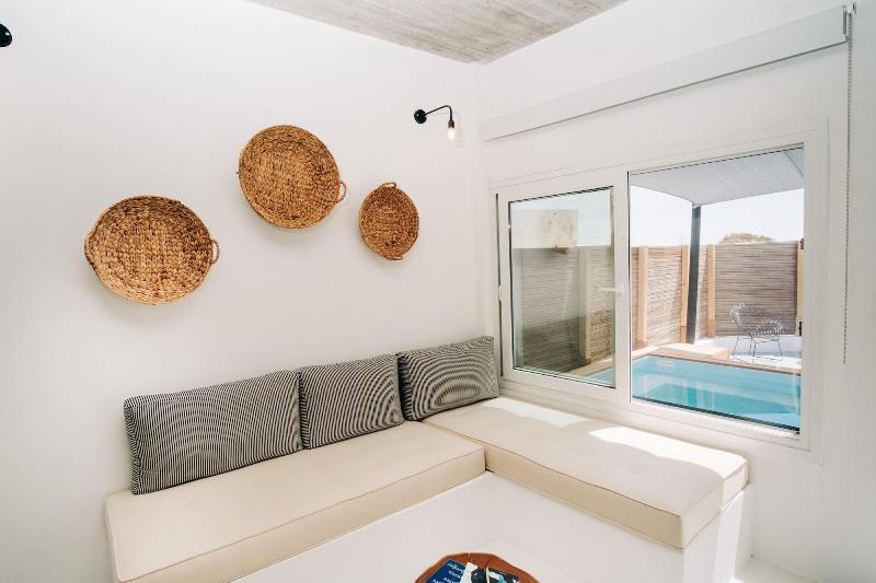 Mesanto Luxury Suites - Oda