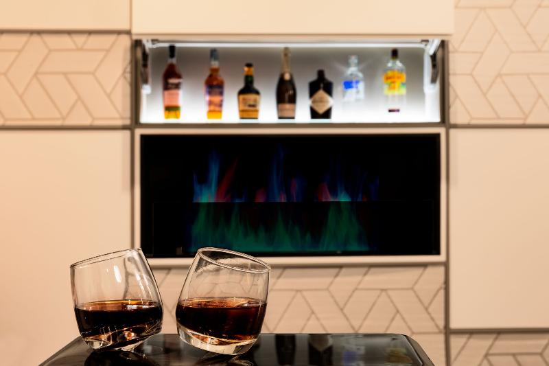Amadomus Luxury Suites - Bar