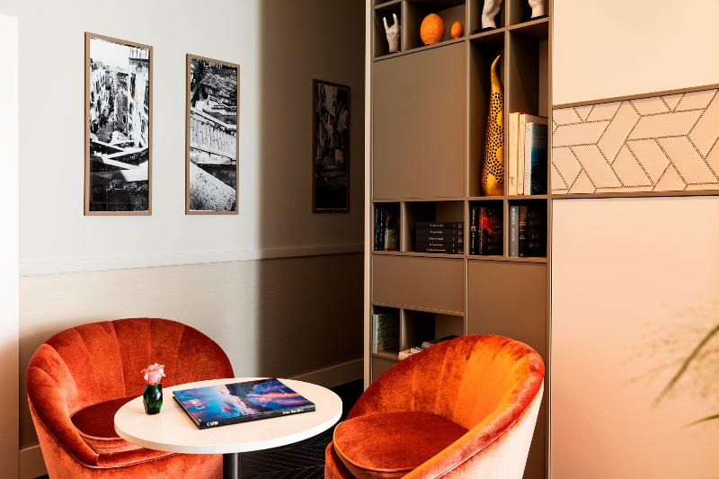 Amadomus Luxury Suites - Lobi